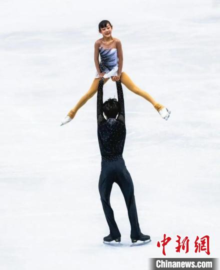 河内1.5分彩：国际滑联花样滑冰青年大奖赛 花滑张轩绮/丰闻强夺冠